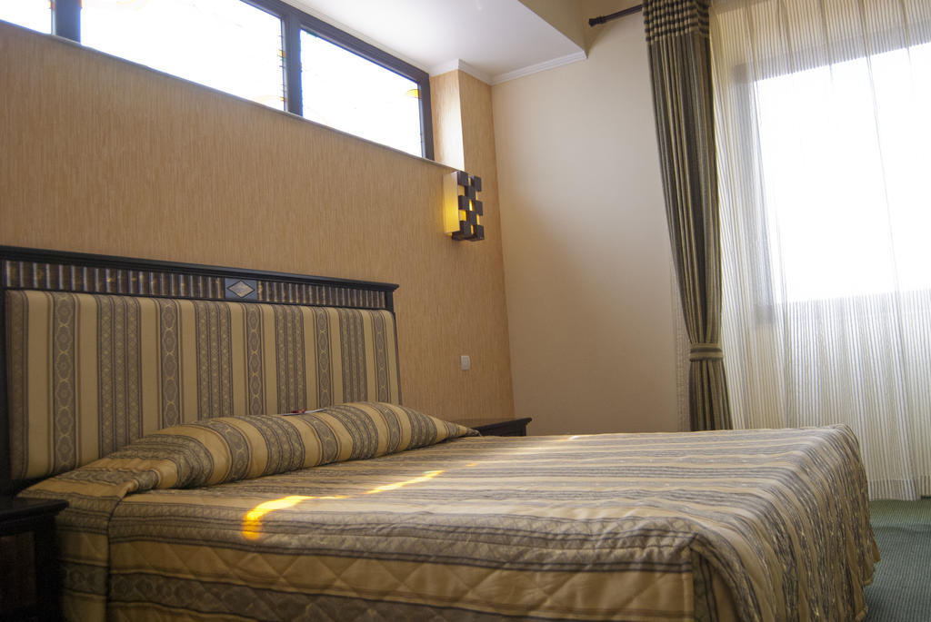 Hotel Tecadra Pipera Buitenkant foto